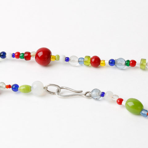 Daisies Necklace – Green Red Blue