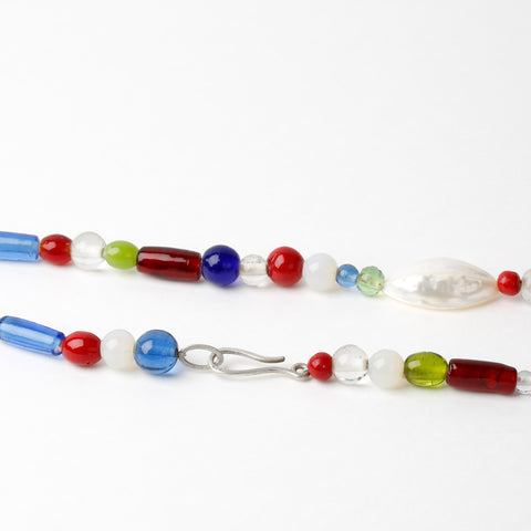 Daisies Necklace – Shell Red Blue Green