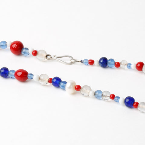 Daisies Necklace – Pearls Blue Red White
