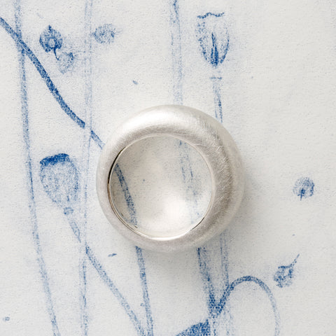 Top view of Taormina ring displaying elegant flowing design in sterling silver