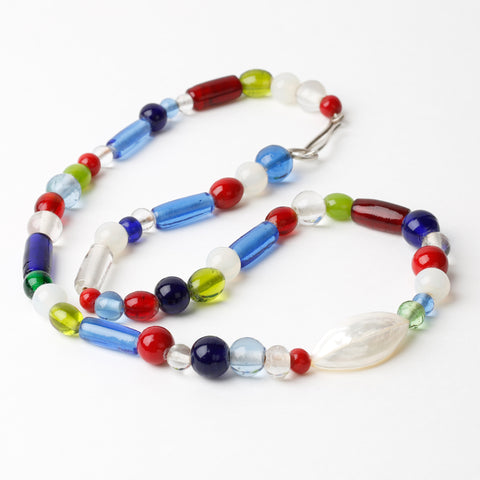 Daisies Necklace – Shell Red Blue Green