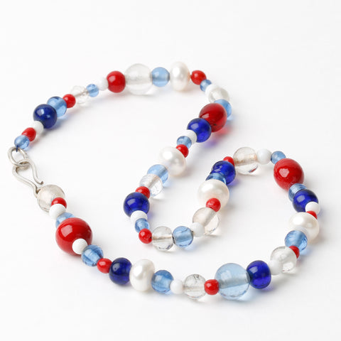 Daisies Necklace – Pearls Blue Red White