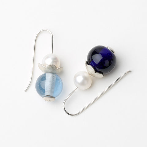 The Lord Chamberlain's Men earrings in light and dark blue - handcrafted 925 silver with pearls and glass beads